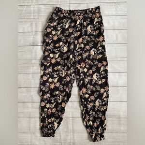 NWT Forever 21 Black Floral Casual Bottoms